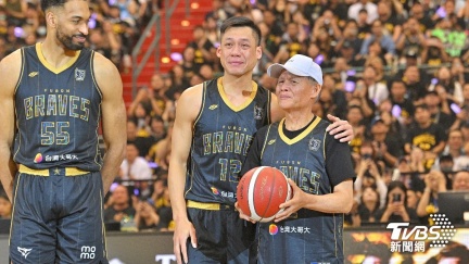 PLG／林志傑父親現身引退賽開球　野獸還沒開打就落淚