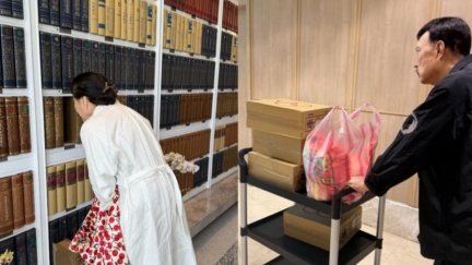 余苑綺43歲冥誕！李亞萍、余天塔位前「心碎身影」被拍　余祥銓吐思念