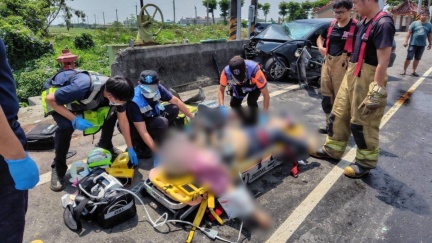 台19線猛烈對撞　2車「撞碎一地」駕駛、騎士雙亡