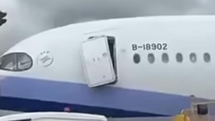 華航墨爾本「航班遭碰撞」左側門嚴重受損　空橋大彎曲