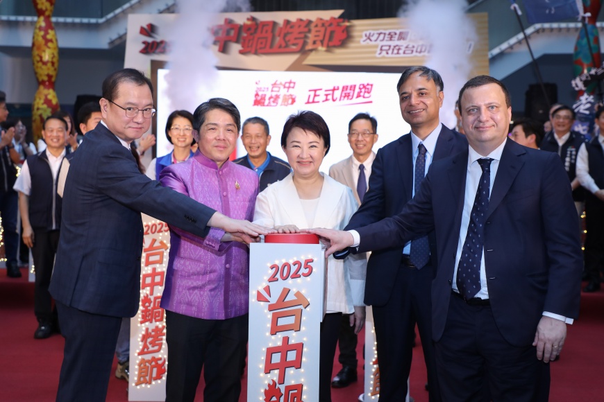 盧市長出席活動記者會-韓國-泰國-印度-義大利四國駐台代表與代理代表也到場力挺（圖片來源：台中市政府經發局）