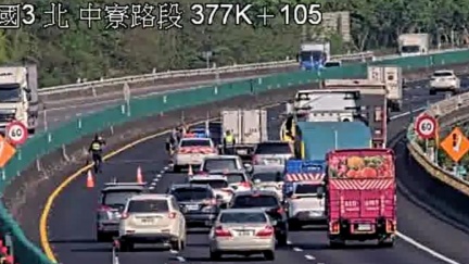 下班快改道　國3中寮路段4車連環撞回堵3公里