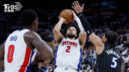 NBA季後賽／康寧漢15分獨撐！老八魔術纏鬥　半場46：46逼平活塞