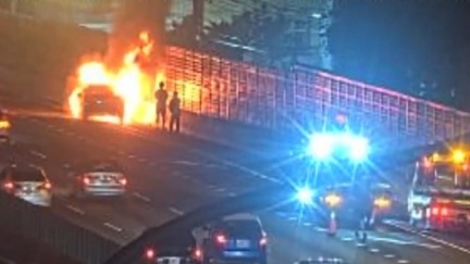 國1大雅段驚悚火燒車　烈焰吞噬自小客剩骨架