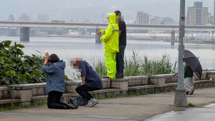 文大生救人失聯逾33小時　家屬跪地哭喊