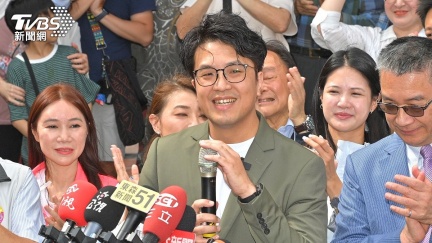 公開下戰帖？沈伯洋揪陳水扁打戰鬥陀螺：我不會帶「爆刃」
