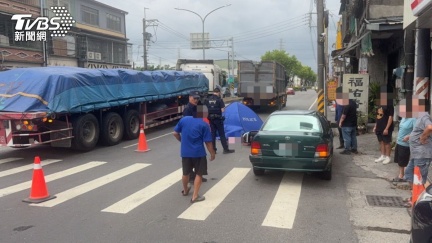 快訊／高雄大寮驚悚車禍　大車碾捲女騎士「腦漿流出」慘死