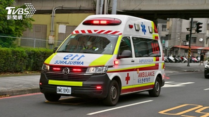 宜蘭市區驚悚死亡案！男子陳屍鐵皮屋頂　警封鎖現場
