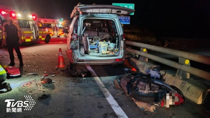 雙載機車撞路邊工程車　台東夫妻送醫不治