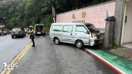 九份廂型車對撞機車釀1死　肇事駕駛酒測0.13