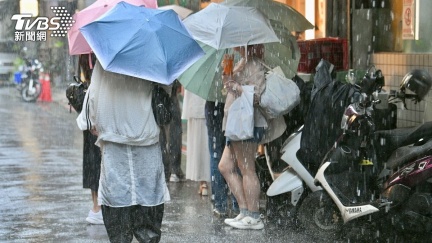 雷雨狂炸！週二、三雨勢最猛　放晴時間曝