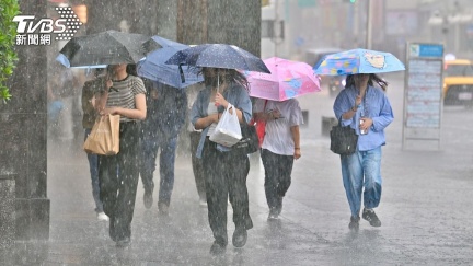 雨彈更強全台連下7天　雨量「紫到發白」狂轟