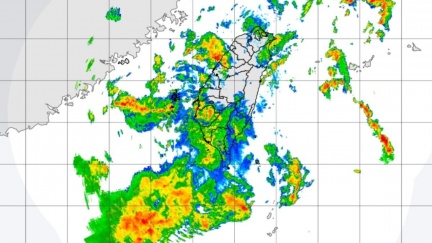 滯留鋒面＋西南氣流開炸　鄭明典示警「晚點開始」