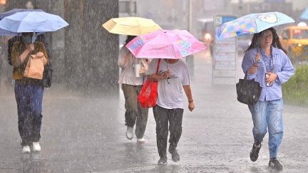 滯留鋒面南移「強降雨猛炸」　12縣市大雨特報下到明天
