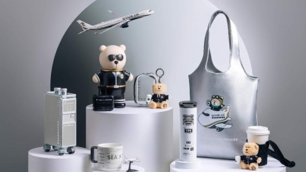 星巴克買一送一　聯名星宇航空推機師熊