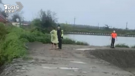 55歲男頭部中彈屍臥魚塭旁　警急拉封鎖線