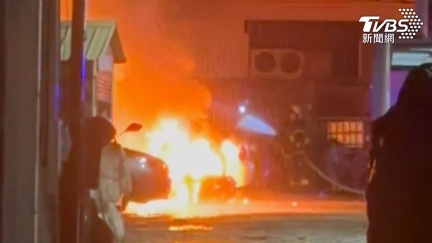 深夜驚魂！5電動機車充電中「連環爆炸」　高雄住戶嚇醒急疏散