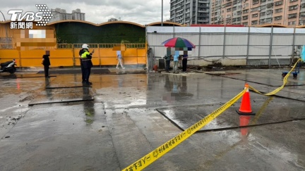 新北工地意外！貨車不明原因滑動猛撞　男工人送醫不治
