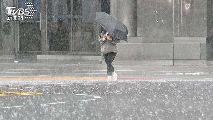 8縣市高溫燈號！大台北午後防大雨　南部整天有雨