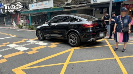又是行人地獄　北市婦走斑馬線遭賓士狠撞昏迷