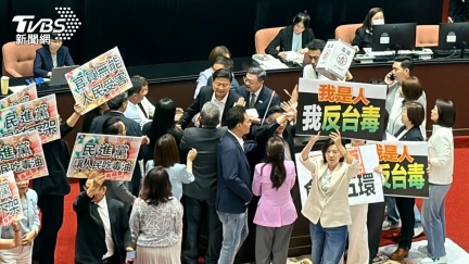 卓榮泰食安專報　藍委杯葛高喊毒油害台、院長下台