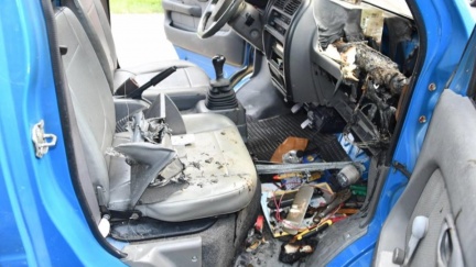 瓶裝水放車內「起火燃燒」　手機、行動電源也危險