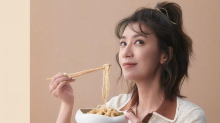 捲毒油風波！賈靜雯拌麵品牌「1產品」急下架