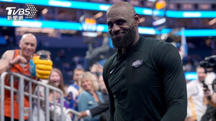 NBA／詹姆斯「重磅加盟76人」　費城4大天王成軍