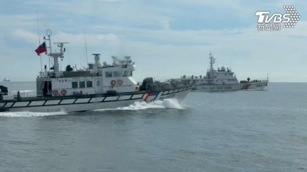 中國海警船兵分2路闖金門　海巡1對1對峙畫面曝
