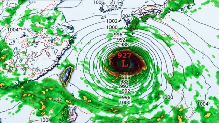 白海豚颱風更壯了！最新路徑再變西衝　預測逼北台灣海面