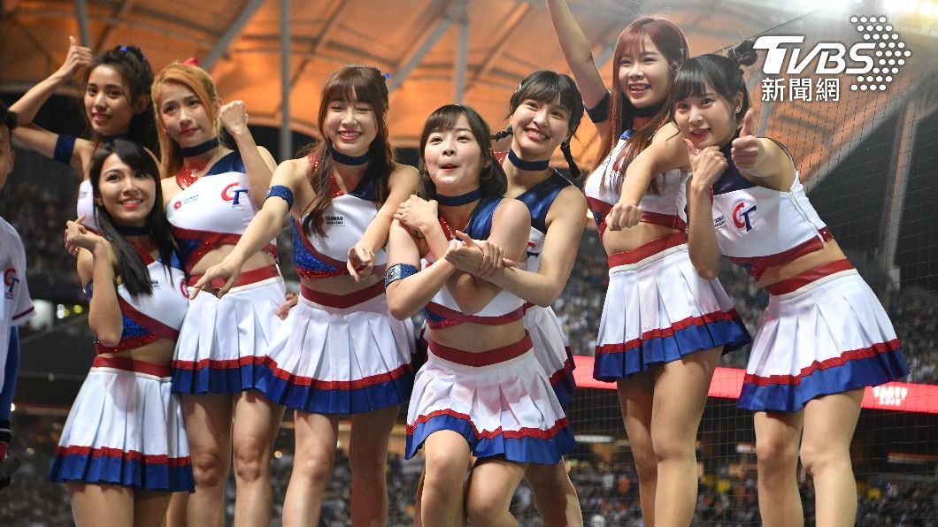 世界棒球經典賽啦啦隊「經典女孩」帶領觀眾一起為中華隊加油。（圖／胡瑞麒攝）