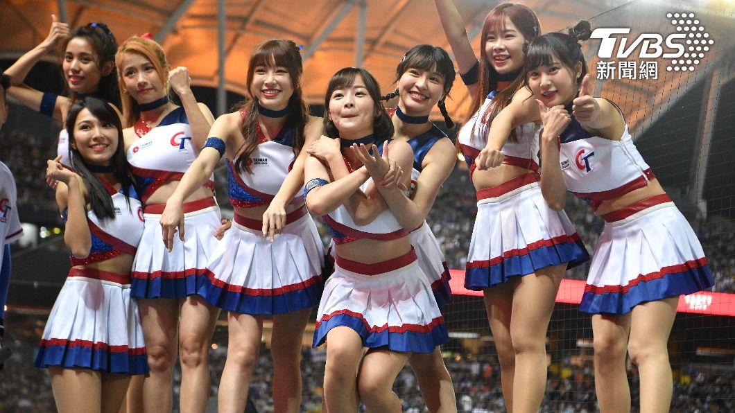 世界棒球經典賽啦啦隊「經典女孩」帶領觀眾一起為中華隊加油。（圖／胡瑞麒攝）