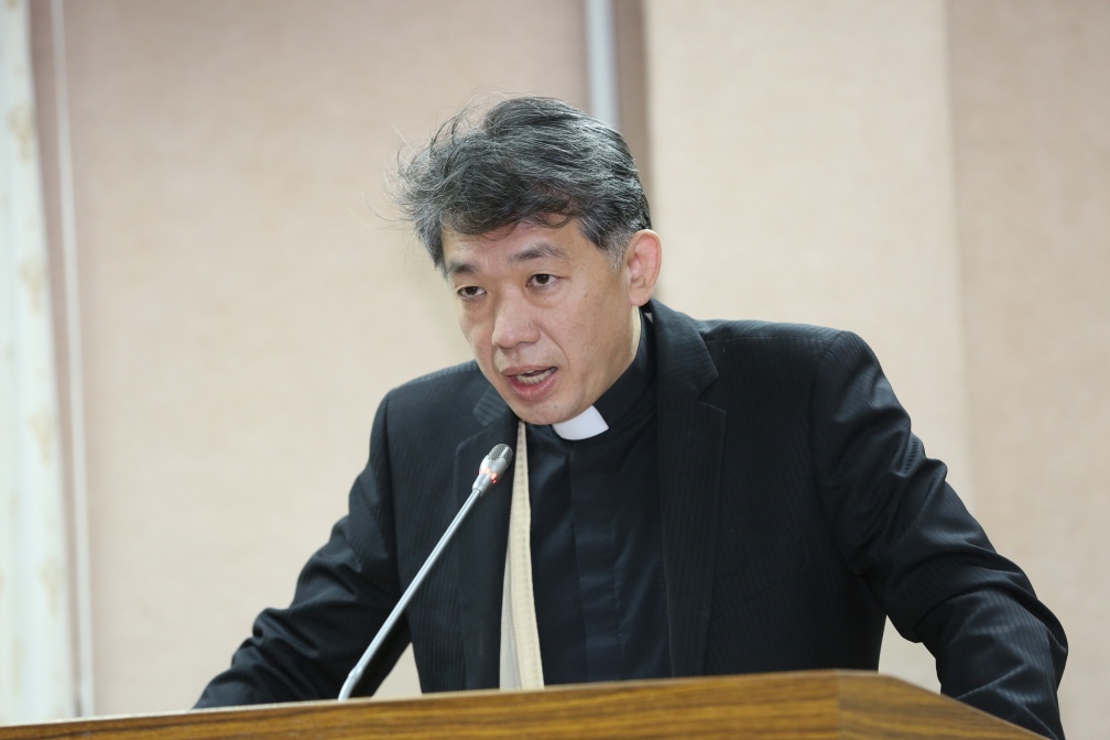 目前檯面上挺婚姻平權的牧師不少來自台灣長老教會，例如古亭教會的陳思豪牧師。