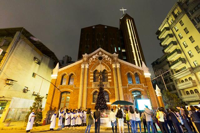 大稻埕教會在每年11月的最後一個週六，舉辦耶誕點燈儀式，還會送給參加的民眾小禮物。