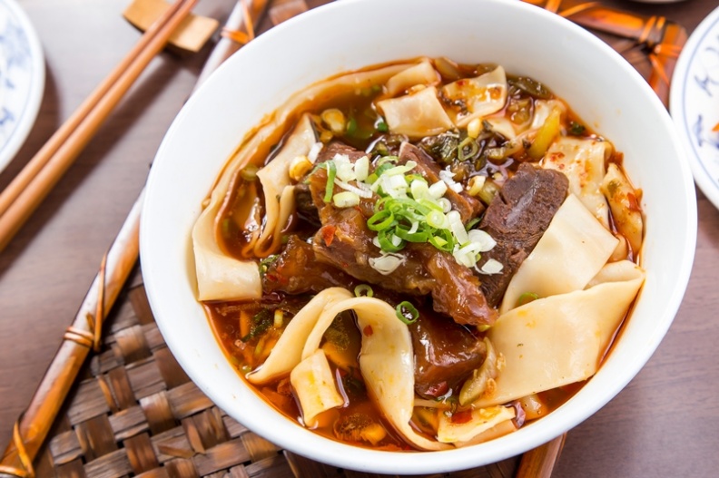 美食評論家胡天蘭：老山東牛肉麵是青春的味道！