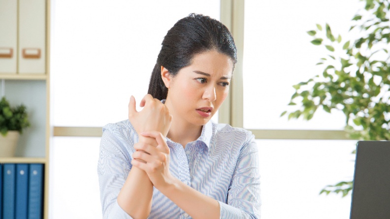 手指麻木刺痛逾２周 可能是腕隧道症候群