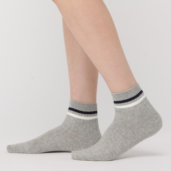 女有機棉混織線螺紋直角短襪，130元：腳尖部分使用平整的縫合車工，不會產生不適感的舒適設計。可更加貼合雙腳且不易滑脫。 (2).jpg