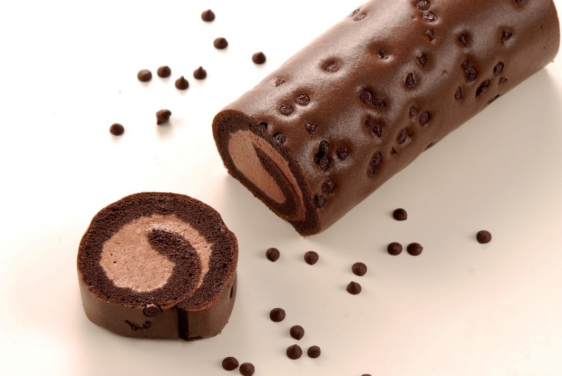 「亞尼克生乳捲－黑魔粒」Q彈可口的蛋糕體撒上脆粒分明的巧克力豆，增添趣味豐富的多重口感.jpg