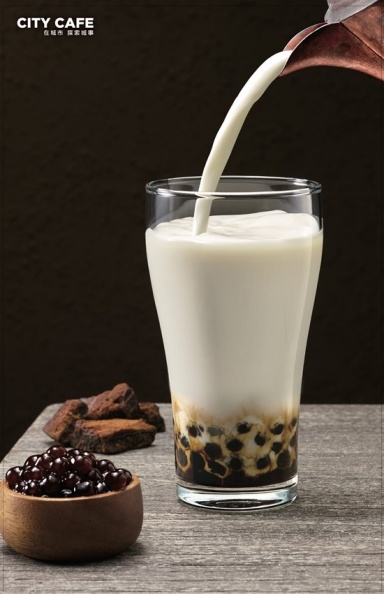 「CITY CAFE黑糖珍珠撞奶」，主打以濃郁黑糖蜜熬煮入味的黑糖珍珠，搭配香醇牛奶，打造香甜順口的完美比例。.jpg