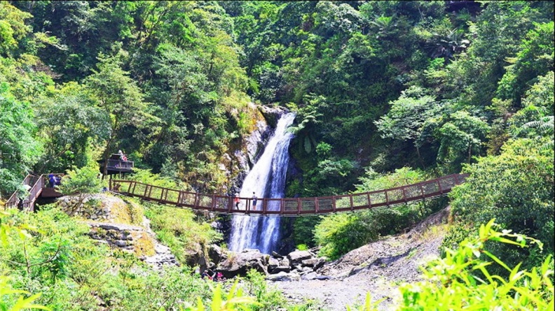 苦等9年！宜蘭最美親水步道開放  30米瀑布好清涼