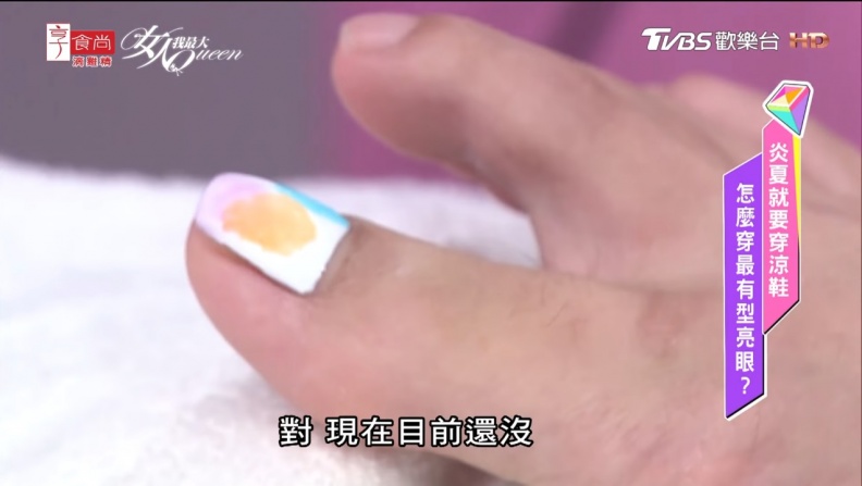 指甲彩繪「水染」最流行！今年就是要連指甲都走在很前面！