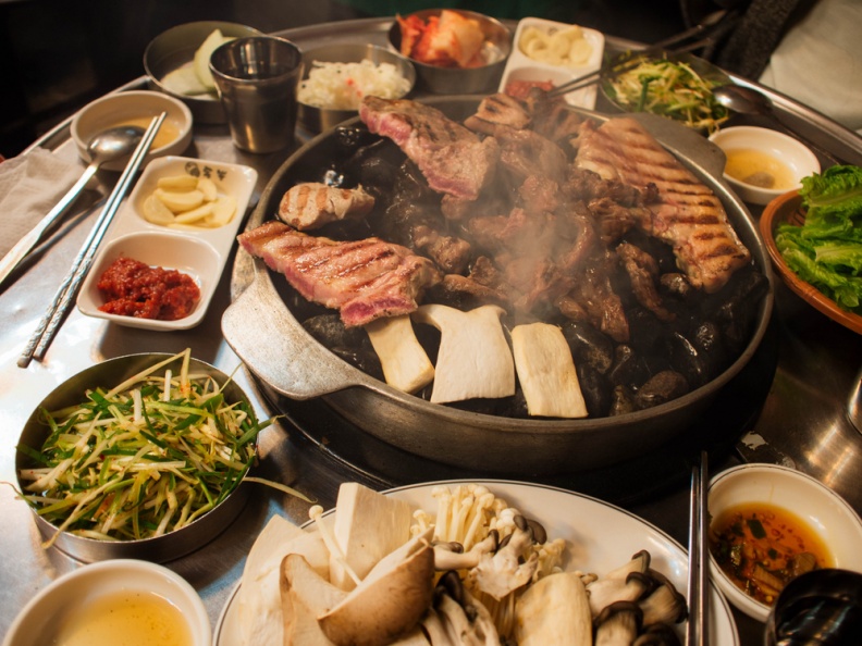 銅板烤肉、韓式鍋物都可以吃！營養師分享5道韓食瘦身這樣吃