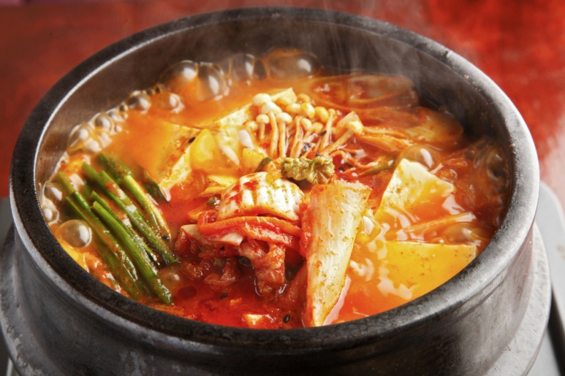 銅板烤肉、韓式鍋物都可以吃！營養師分享5道韓食瘦身這樣吃