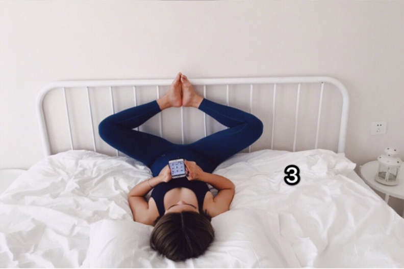 8個「懶人床上操」，躺著滑手機也能有效瘦大腿！
