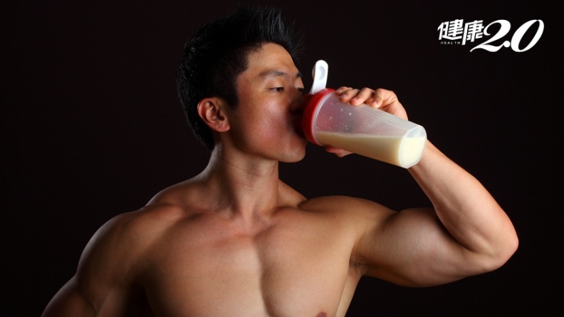 健身神器「高蛋白乳清」  2種人千萬別喝、4大族群更需要！