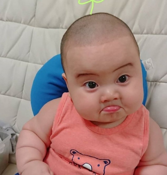 韓國爆紅胖寶寶！浮誇表情包超有事，每個動作都好好笑