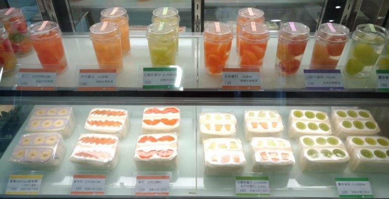 冰涼奶油夾大塊水果！日本夫妻做的「少女心水果三明治」爆紅