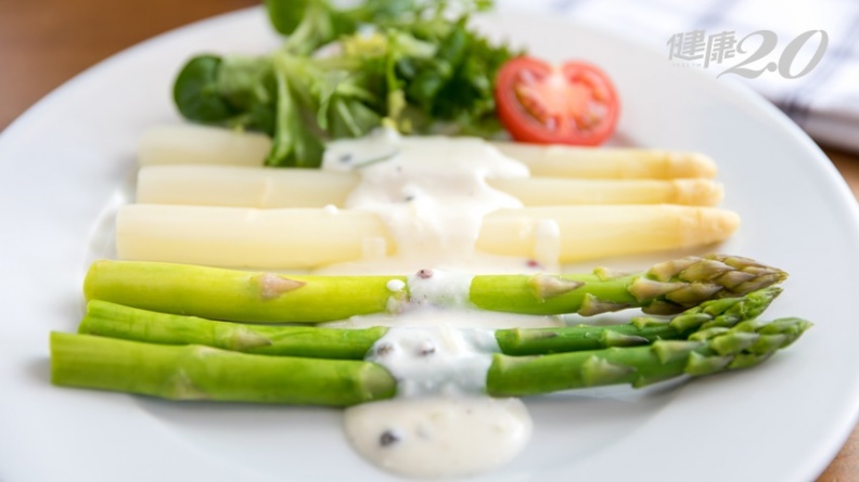 白綠蘆筍大PK  想預防感冒吃白色，想降血糖、血壓吃綠的