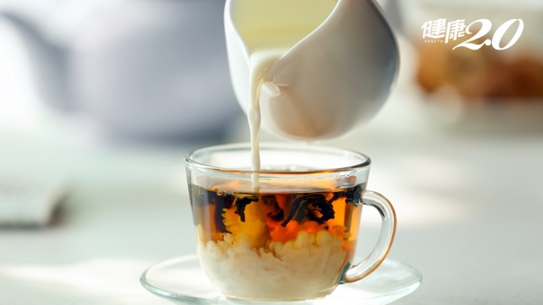 喝茶、咖啡加牛奶比較健康？心外權威警告千萬別這樣做！