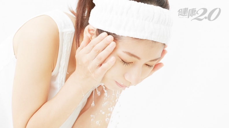 洗臉用清水、洗面乳？日本皮膚科名醫破除迷思 1招擁有Q彈水嫩肌